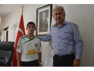 Dünya İkincisi Güreşçiden Başkanı Hızlı Ve Milletvekili Aydemir’e Ziyaret