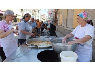 Burhaniye’de Jandarma Şehitler İçin Lokma Döktürdü