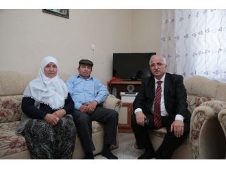 Vali Tuna, Şehit Kamil Üngör’ün Ailesini Ziyaret Etti