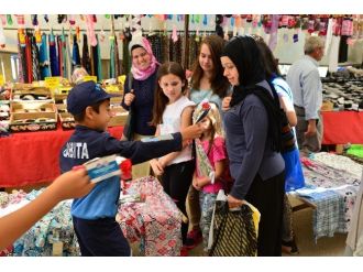 Minik Zabıtalardan Esnafa Karanfil