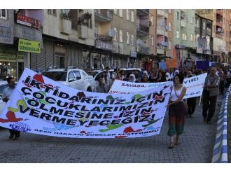 Hakkari’de “1 Eylül Dünya Barış Günü” Yürüyüşü