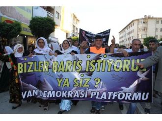 Van’da ‘Barış’ Yürüyüşü