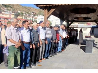 Yunus Koca İçin Gümüşhane’de Gıyabi Cenaze Namazı Kılındı