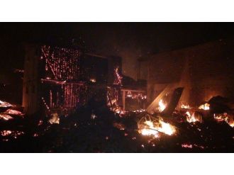 Bolu’da 7 Ahşap Ev Ve 8 Samanlık Yanarak Kül Oldu