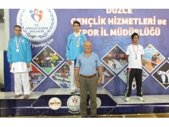 Kağıtsporlu Karateciler Özel Turnuvaya Damga Vurdu