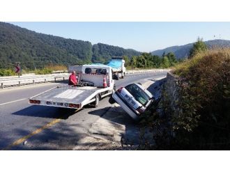 Otomobil Kanala Girdi: 1 Yaralı