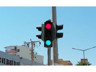 Geçelim Mi, Duralım Mı?