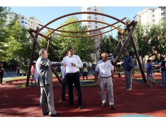 Başkan Palancıoğlu’ndan Çocuklara Yeni Nesil Oyun Grubu Hediyesi