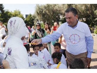 Bucalı Çocuklar Barışın Resmini Çizdi