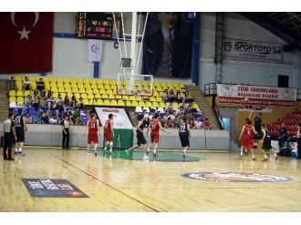 Büyükşehir Basket Takımı Rakibini Mağlup Etti