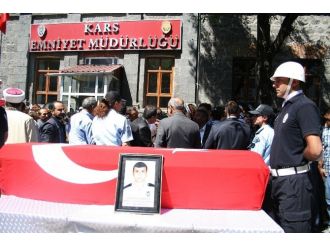 Kars Şehidine Ağladı