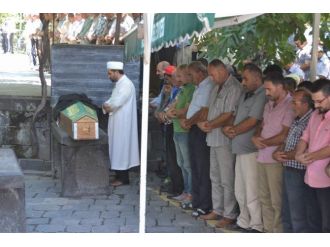 Gölette Boğularak Ölen Mahkum Toprağa Verildi