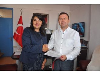 İskenderoğlu Adaylığını Açıkladı