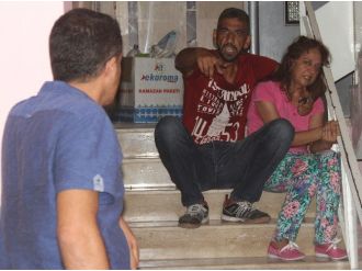 Ablasının Boğazına Bıçak Dayayıp Rehin Aldı