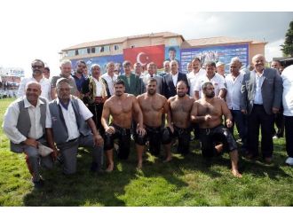 663. Elmalı Yeşilyayla Yağlı Güreşleri Başlıyor