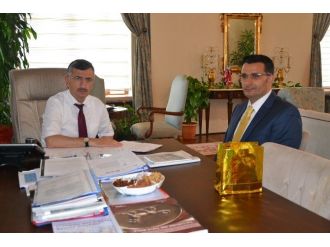 Kırkağaç’ın Yeni Kaymakamı Dr. Mehmet Yeşilbaş Vali Bektaş’ı Ziyaret Etti