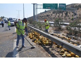 Kavunlar Yola Saçıldı Trafik Durdu