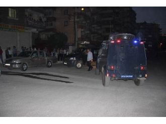 Camide Karşılaştığı Husumetlisini Silahla Vurdu