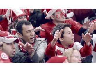 Milli Maça Gelen Çocuklara Forma Hediye