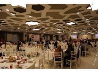 Üniversite Sınavına Giren Gençlere Üsküdar Belediyesinden Yemekli Buluşma