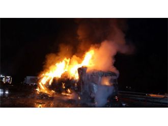 Tır İle Benzin Tankeri Çarpıştı: 1 Ölü!