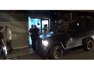 Girdikleri Kahvehaneyi Hem Taradılar, Hem De Bombaladılar!