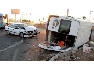 Tarım İşçilerini Taşıyan Minibüs Kaza Yaptı: 10 Yaralı