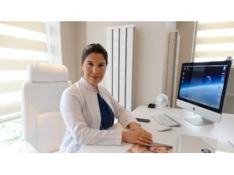 Büyük Göğüsler Bel Fıtığına Sebep Olabiliyor