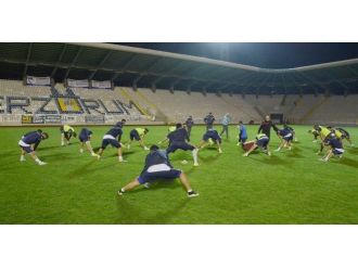 Bb Belediye Erzurumspor Kulüp Başkanı Ali Demirhan, Gece İdmanını İzledi