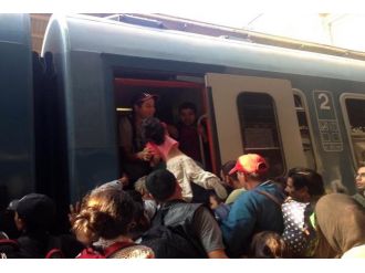 Sığınmacıların Macaristan İzdihamı