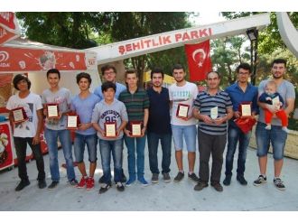 Park İşletmecisinden Garsonlarına Plaket Jesti