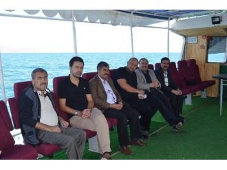 Van Gölü’nde Belediye Meclis Toplantısı