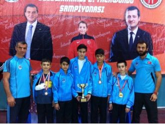 Kağıtsporlu Tekvandocular “Zafer Turnuvasında” Kürsüye Çıktı