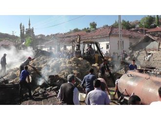 Samanlık Yangını Köylüleri Seferber Etti