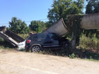 Su Kanaletine Çarpan Otomobilin Sürücüsü Öldü