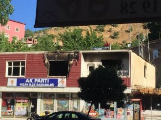 Ak Parti İlçe Başkanlığı’na Molotoflu Saldırı