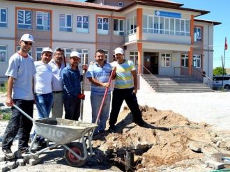 Eğitim Sevdalısı Öğretmenler İş Başında