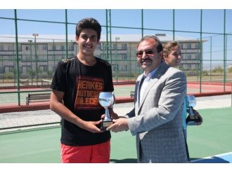 İbrahim Çeçen Üniversitesi Tenis Şampiyonasına Ev Sahipliği Yaptı
