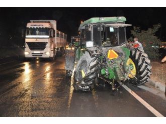 Gemerek’te Otobüs İle Traktör Çarpıştı: 1 Yaralı