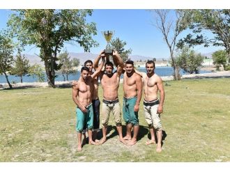 Erzurum’da Altın Kemer Karakucak Güreşleri Heyecanı