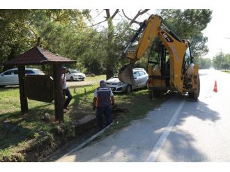 Kırkpınar’da Yağmur Suyu Kanalları Ve Izgaralar Temizleniyor