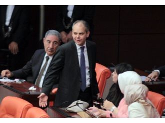 Bakan Kılıç’ın Belindeki Tabanca Değil Cep Telefonu Çıktı