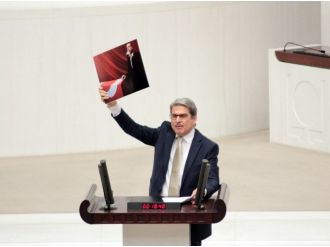 Cumhurbaşkanı Erdoğan’ın Fotoğrafı Tartışmaya Neden Oldu