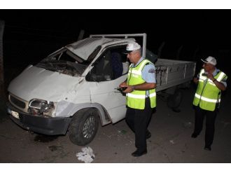 Kamyonet Takla Attı: 2 Yaralı