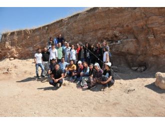 Kalehöyük Arkeolojik Kazı Ekibi Höyük Alanlarında İncelemeler Yapıyor