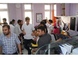 Traktörle Tır Çarpıştı: 4 Yaralı