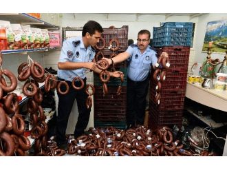 Muratpaşa’da Kokmuş Sucuk Operasyonu