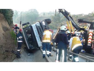 Çöp Kamyonu Su Kanalına Devrildi: 1 Ölü, 1 Yaralı