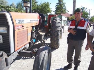 Traktör Altında Kalan Genç Hayatını Kaybetti