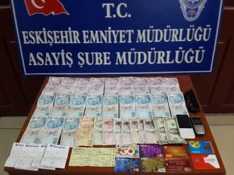 Kendisini Polis Ve Savcı Olarak Tanıtan Dolandırıcı Yakalandı